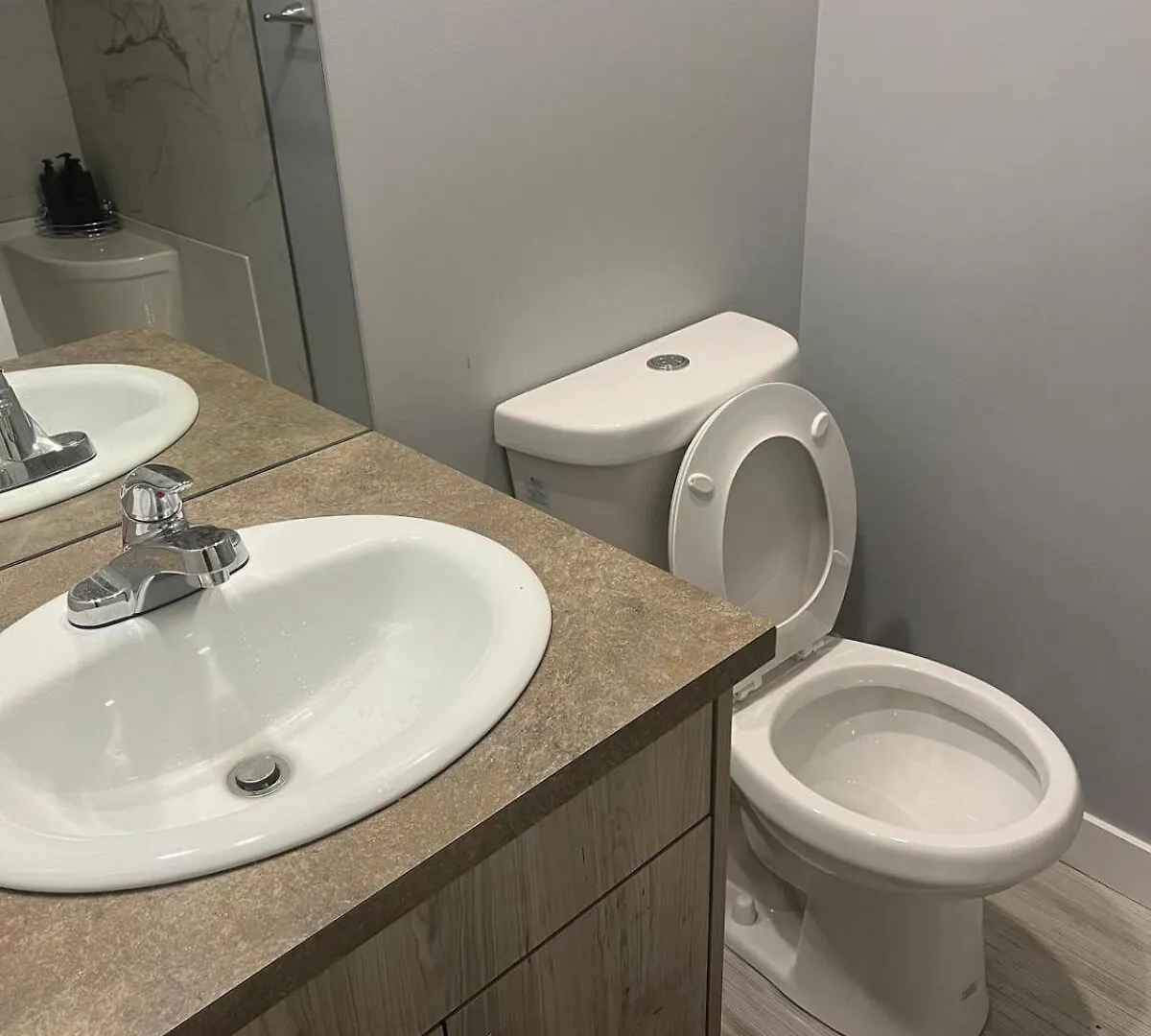 Cozy Basement Near Airport Yyc Apartment Canada