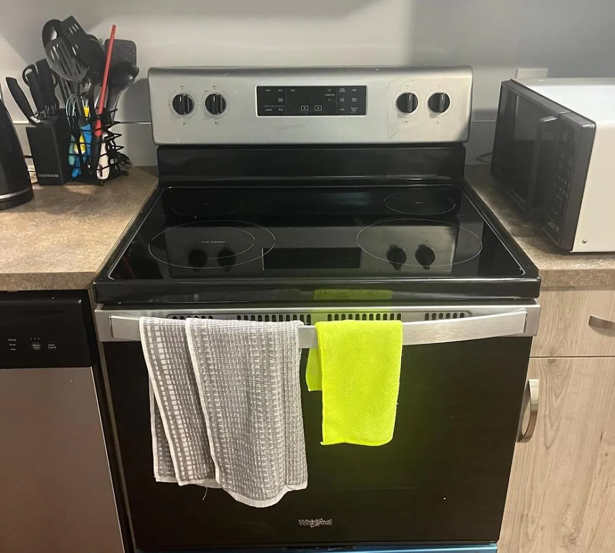 Cozy Basement Near Airport Yyc Apartment Calgary