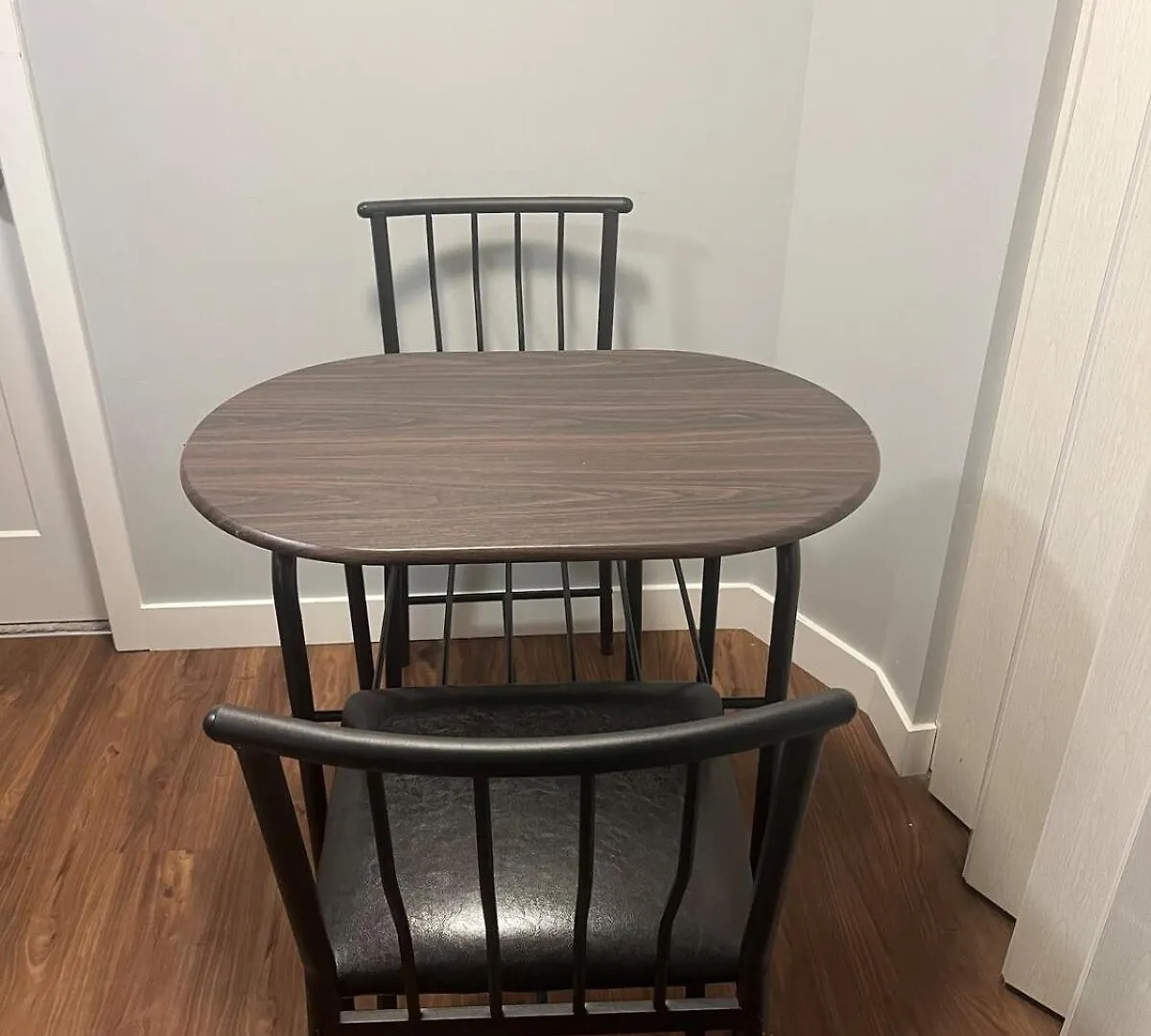 Cozy Basement Near Airport Yyc Apartment